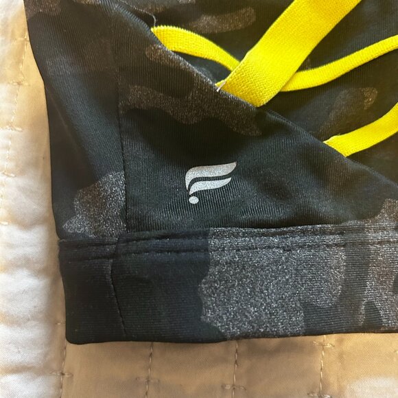 Fabletics Boost Medium Impact Sports Bra – Size XL – Black Charcoal Camo Yellow - Picture 6 of 6